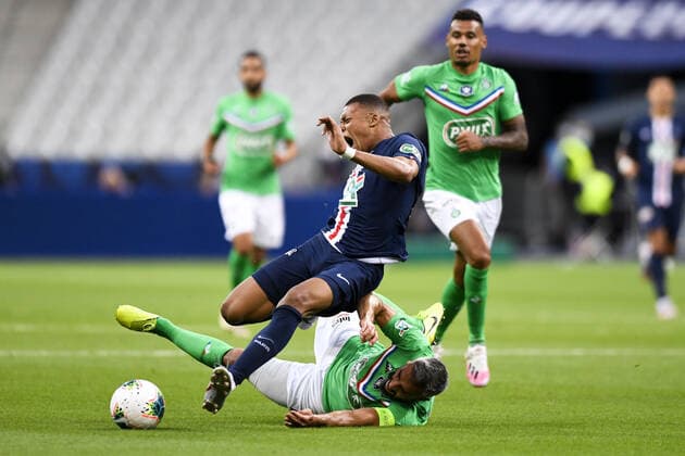 07 KYLIAN MBAPPE (PSG) - 24 LOIC PERRIN (ASSE) - FAUTE FOOTBALL : Paris SG vs Saint Etienne - Coupe de France - Finale - 24 07 2020 FEP Panoramic 