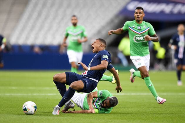 07 KYLIAN MBAPPE (PSG) - 24 LOIC PERRIN (ASSE) - FAUTE FOOTBALL : Paris SG vs Saint Etienne - Coupe de France - Finale - 24 07 2020 FEP Panoramic 