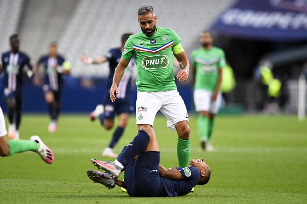 07 KYLIAN MBAPPE (PSG) - 24 LOIC PERRIN (ASSE) - BLESSURE FOOTBALL : Paris SG vs Saint Etienne - Coupe de France - Finale - 24 07 2020 FEP Panoramic 