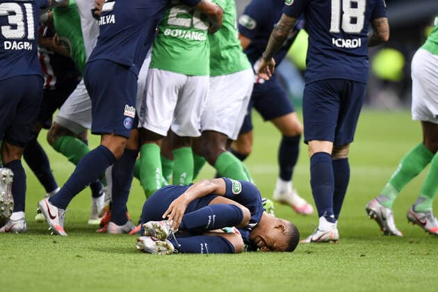07 KYLIAN MBAPPE (PSG) - BLESSURE FOOTBALL : Paris SG vs Saint Etienne - Coupe de France - Finale - 24 07 2020 FEP Panoramic 