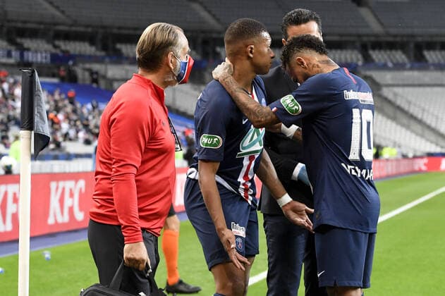 BLESSURE - DECEPTION - 07 KYLIAN MBAPPE (PSG) - FAIR PLAY - 10 NEYMAR JR (PSG) FOOTBALL : Paris SG vs Saint Etienne - Coupe de France - Finale - 24 07 2020 FEP Panoramic 