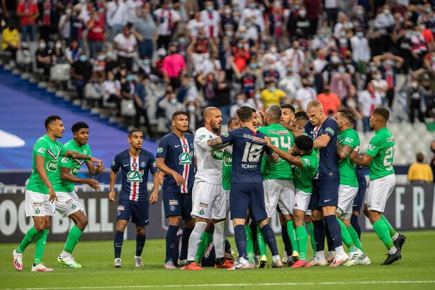 Beginning of a general fight after a foul by AS Saint Etienne s captain Loic Perrin during the Coupe de France soccer final match between Paris Saint Germain (PSG) and AS Saint Etienne, in Saint-Denis near Paris, France, 24 July 2020.  Copyright: xAurelienxMorissardx