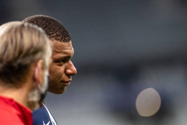 Paris Saint Germain s Kylian Mbappe cries after his injury during the Coupe de France soccer final match between Paris Saint Germain (PSG) and AS Saint Etienne, in Saint-Denis near Paris, France, 24 July 2020.  Copyright: xAurelienxMorissardx