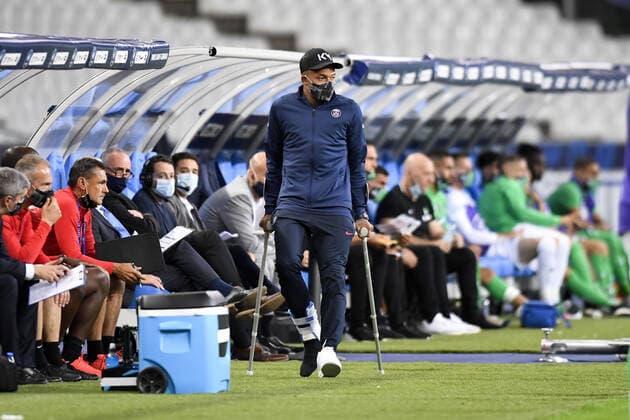 07 KYLIAN MBAPPE (PSG) - BLESSURE - BEQUILLES FOOTBALL : Paris SG vs Saint Etienne - Coupe de France - Finale - 24 07 2020 FEP Panoramic 