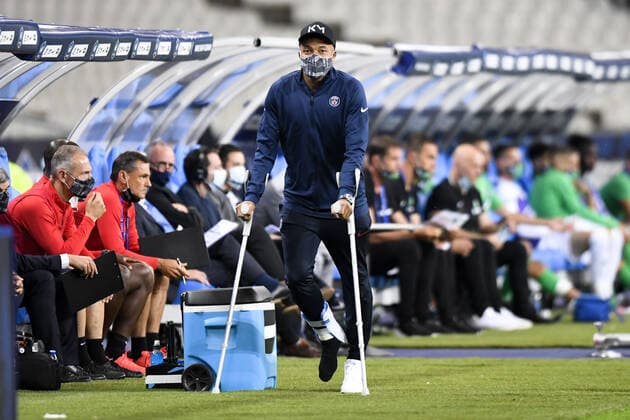 07 KYLIAN MBAPPE (PSG) - BLESSURE - BEQUILLES FOOTBALL : Paris SG vs Saint Etienne - Coupe de France - Finale - 24 07 2020 FEP Panoramic 