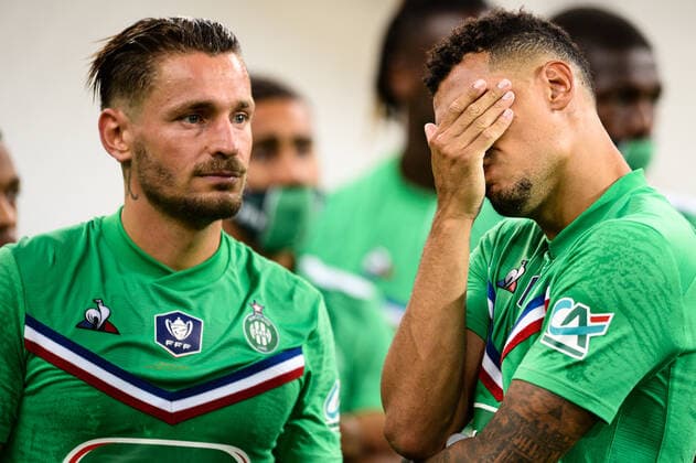 Attitude - Deception de Mathieu Debuchy ( 26 - Saint Etienne ) - KOLODZIEJCZAK Timothee ( 5 - Saint Etienne ) - FOOTBALL : Paris Saint Germain vs AS Saint Etienne - Finale Coupe de France - Saint Denis - 24 07 2020 FedericoPestellini Panoramic 