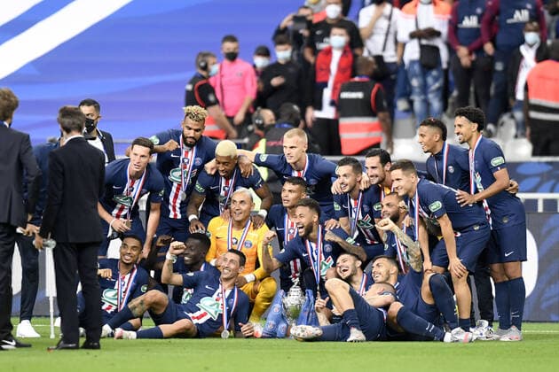 TROPHEE - JOIE - EQUIPE DE FOOTBALL DU PSG FOOTBALL : Paris SG vs Saint Etienne - Coupe de France - Finale - 24 07 2020 FEP Panoramic 