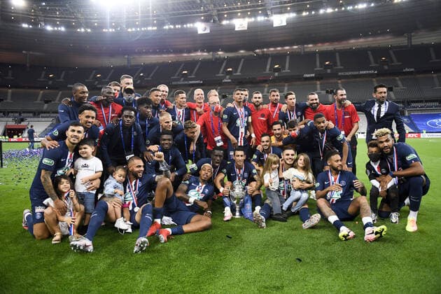 TROPHEE - JOIE - EQUIPE DE FOOTBALL DU PSG FOOTBALL : Paris SG vs Saint Etienne - Coupe de France - Finale - 24 07 2020 FEP Panoramic 