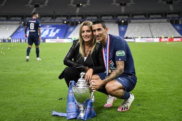 TROPHEE - JOIE - 11 ANGEL DI MARIA (PSG) FOOTBALL : Paris SG vs Saint Etienne - Coupe de France - Finale - 24 07 2020 FEP Panoramic 