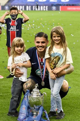 JOIE - TROPHEE - 18 MAURO ICARDI (PSG) FOOTBALL : Paris SG vs Saint Etienne - Coupe de France - Finale - 24 07 2020 FEP Panoramic 