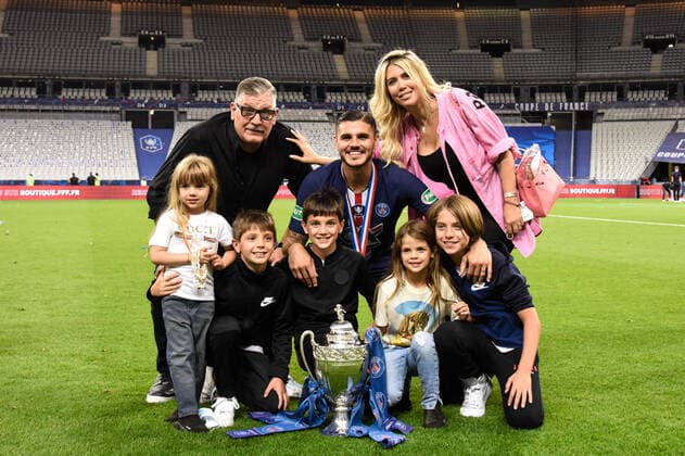 Attitude - Joie de Mauro Icardi ( 18 - PSG ) et sa femme Wanda Nara FOOTBALL : Paris Saint Germain vs AS Saint Etienne - Finale Coupe de France - Saint Denis - 24 07 2020 FedericoPestellini Panoramic 