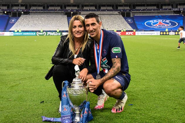 Attitude - Joie de Angel Di Maria ( 11 - PSG ) et sa femme FOOTBALL : Paris Saint Germain vs AS Saint Etienne - Finale Coupe de France - Saint Denis - 24 07 2020 FedericoPestellini Panoramic 