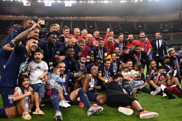 Attitude - Joie des joueurs de l equipe du PSG apres sa victoire - FOOTBALL : Paris Saint Germain vs AS Saint Etienne - Finale Coupe de France - Saint Denis - 24 07 2020 FedericoPestellini Panoramic 