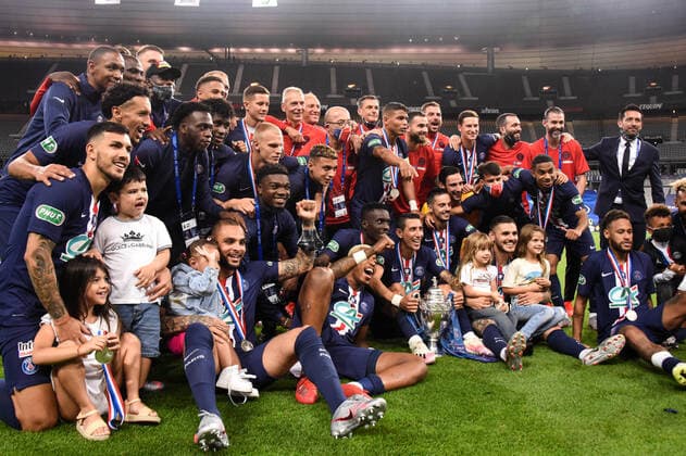 Attitude - Joie des joueurs de l equipe du PSG apres sa victoire - FOOTBALL : Paris Saint Germain vs AS Saint Etienne - Finale Coupe de France - Saint Denis - 24 07 2020 FedericoPestellini Panoramic 