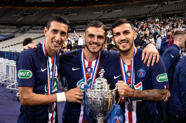 Attitude - Joie des joueurs de l equipe du PSG apres sa victoire - Angel Di Maria ( 11 - PSG ) - Mauro Icardi ( 18 - PSG ) - Leandro Paredes ( 8 - PSG ) - FOOTBALL : Paris Saint Germain vs AS Saint Etienne - Finale Coupe de France - Saint Denis - 24 07 2020 FedericoPestellini Panoramic 