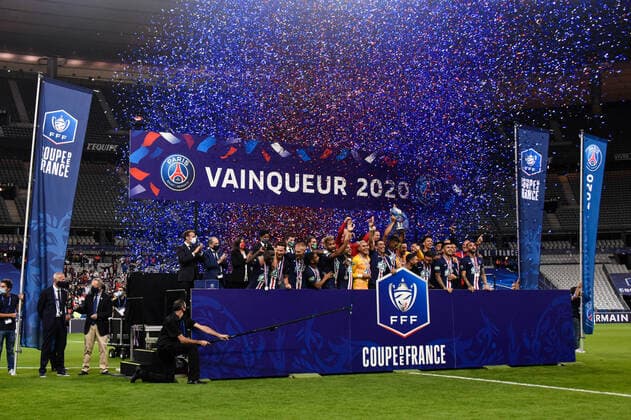 Attitude - Joie des joueurs de l equipe du PSG apres sa victoire - trophee FOOTBALL : Paris Saint Germain vs AS Saint Etienne - Finale Coupe de France - Saint Denis - 24 07 2020 FedericoPestellini Panoramic 
