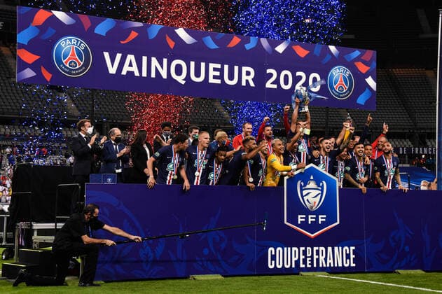 Attitude - Joie des joueurs de l equipe du PSG apres sa victoire - trophee FOOTBALL : Paris Saint Germain vs AS Saint Etienne - Finale Coupe de France - Saint Denis - 24 07 2020 FedericoPestellini Panoramic 
