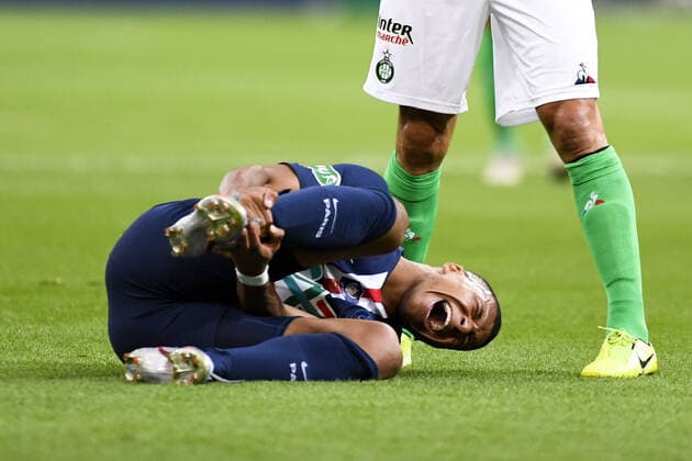 BLESSURE - 07 KYLIAN MBAPPE (PSG) FOOTBALL : Paris SG vs Saint Etienne - Coupe de France - Finale - 24 07 2020 FEP Panoramic 