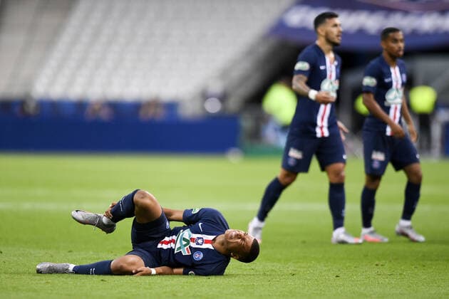 07 KYLIAN MBAPPE (PSG) - BLESSURE FOOTBALL : Paris SG vs Saint Etienne - Coupe de France - Finale - 24 07 2020 FEP Panoramic 
