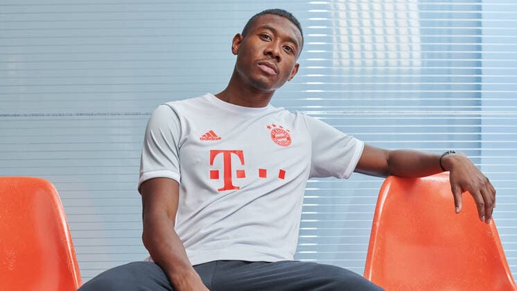 Bilder des Jahres 2020, Sport 07 Juli Sport Themen der Woche KW30 Sport Bilder des Tages FC Bayern München Präsentation - Auswärtstrikot der Saison 2020 2021 - David Alaba *** FC Bayern Munich Presentation of the away jersey for the 2020 season 2021 David Alaba