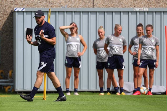 VfL Trainingsauftakt, BL Frauen Wolfsburg, Deutschland 28.07.2020, FUßBALL - VfL Wolfsburg, Flyeralarm Frauen Bundesliga, Saison 2020 21. Trainingsauftakt, Cheftrainer Stephan Lerch (VfL Wolfsburg) Wolfsburg