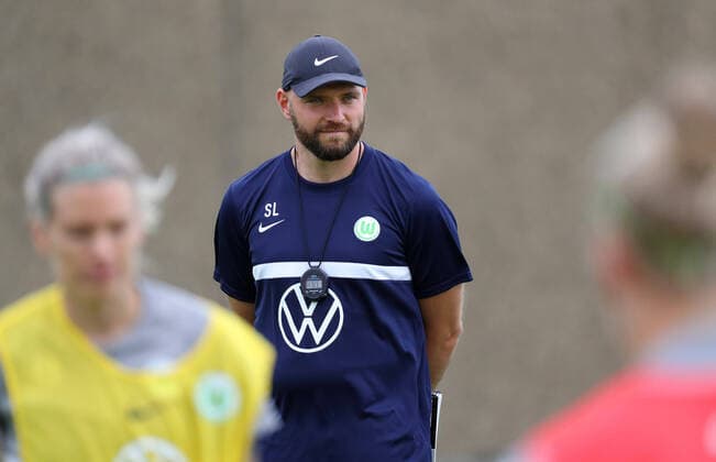 VfL Trainingsauftakt, BL Frauen Wolfsburg, Deutschland 28.07.2020, FUßBALL - VfL Wolfsburg, Flyeralarm Frauen Bundesliga, Saison 2020 21. Trainingsauftakt, Cheftrainer Stephan Lerch (VfL Wolfsburg) Wolfsburg