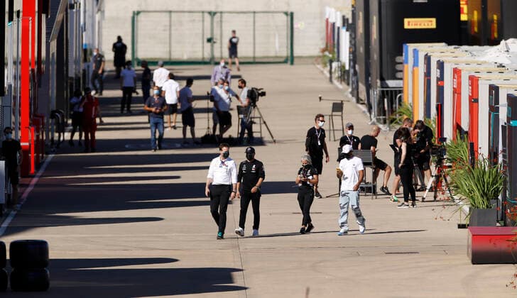 Motorsports: FIA Formula One World Championship, WM, Weltmeisterschaft 2020, Grand Prix of Great Britain, 77 Valtteri Bottas (FIN, Mercedes-AMG Petronas Formula One Team), 44 Lewis Hamilton (GBR, Mercedes-AMG Petronas Formula One Team), Silverstone Great Britain