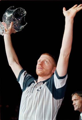 Boris Becker jubel mit Siegerschale. 1.1995 Messehalle Frankfurt. Sieger des ATP, Tennis Herren Finales 1995 Boris Becker jubelt mit Siegerschale. , TE191195Becker06.jpg, Frankfurt Germany Copyright: xThomasxExlerx