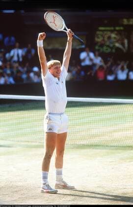 Boris Becker - Wimbledon 1985 England Lawn Tennis Club, Wimbledon 1985 Boris Becker jubelt auf dem Centercourt von Wimbledon nach seinem Sieg 1985. , TE070785Becker02.jpg, Wimbledon England Copyright: xThomasxExlerx