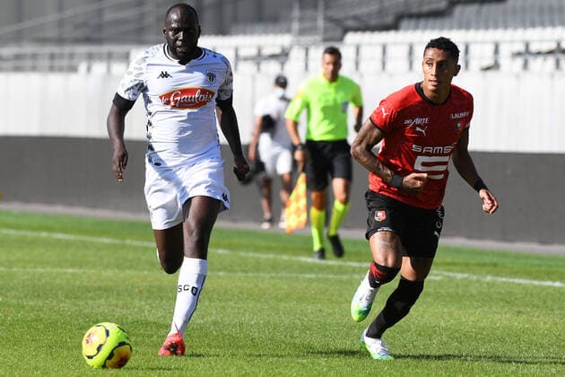 Fußball, Testspiel, Stade Rennes - SCO Angers Raphael Dias Belloli (Rennes), Stepahen BAHOKEN (Angers SCO) FOOTBALL : Stade Rennais vs Angers SCO - Match amical - 01 08 2020 RonanHoussin Panoramic 
