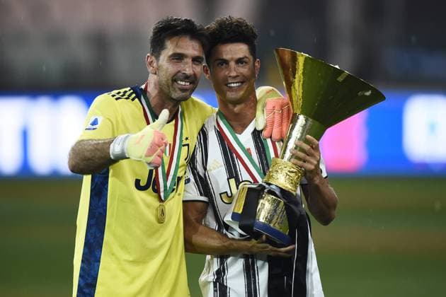 Sport Bilder des Tages Torino 01 08 2020 - campionato di calcio serie A Juventus-Roma foto Image nella foto: Cristiano Ronaldo-Gianluigi Buffon 