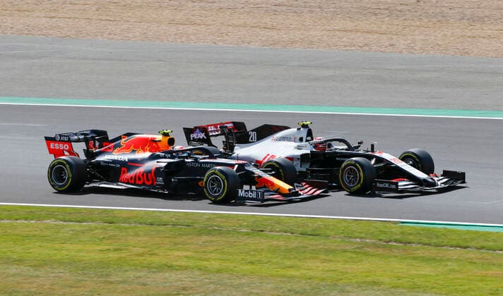 Motorsports: FIA Formula One World Championship, WM, Weltmeisterschaft 2020, Grand Prix of Great Britain, 23 Alexander Albon (THA, Aston Martin Red Bull Racing), 20 Kevin Magnussen (DEN, Haas F1 Team), Silverstone Great Britain