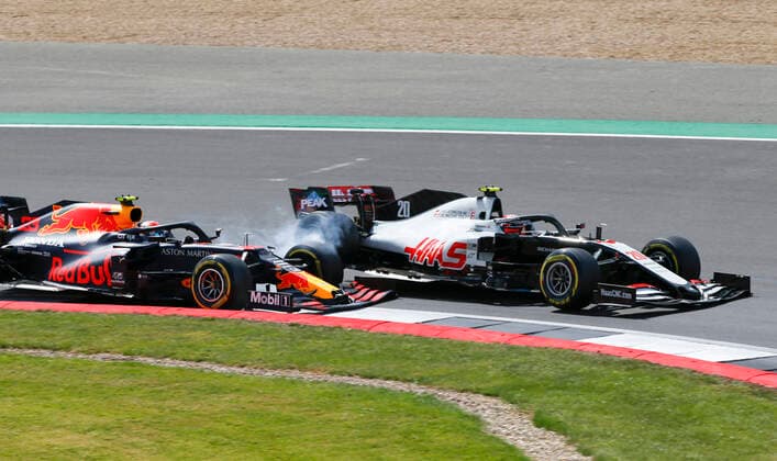 Motorsports: FIA Formula One World Championship, WM, Weltmeisterschaft 2020, Grand Prix of Great Britain, 23 Alexander Albon (THA, Aston Martin Red Bull Racing), 20 Kevin Magnussen (DEN, Haas F1 Team), Silverstone Great Britain