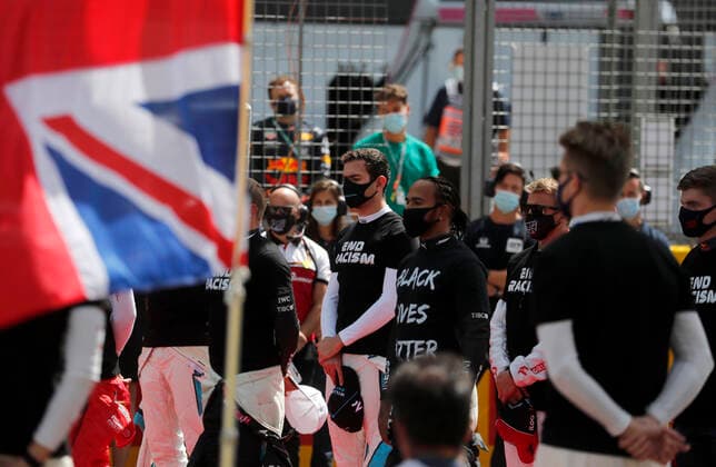Motorsports: FIA Formula One World Championship, WM, Weltmeisterschaft 2020, Grand Prix of Great Britain Motorsports: FIA Formula One World Championship 2020, Grand Prix of Great Britain, F1 drivers on the grid in support of the Black Lives Matter movement against racism, 6 Nicholas Latifi (CAN, Williams Racing), 44 Lewis Hamilton (GBR, Mercedes-AMG Petronas Formula One Team), 7 Kimi Raikkonen (FIN, Alfa Romeo Racing ORLEN),