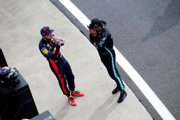 Motorsports: FIA Formula One World Championship, WM, Weltmeisterschaft 2020, Grand Prix of Great Britain, 33 Max Verstappen (NLD, Aston Martin Red Bull Racing), 44 Lewis Hamilton (GBR, Mercedes-AMG Petronas Formula One Team), Silverstone Great Britain