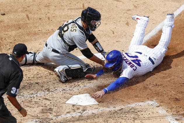 Bilder des Jahres 2020, Sport 08 August Sport Themen der Woche KW31 Sport Bilder des Tages August 2, 2020, Chicago, IL, USA: Chicago Cubs catcher Willson Contreras slides safely under the tag of Pittsburgh Pirates catcher Jacob Stallings in the fifth inning on Sunday, August 2, 2020 at Wrigley Field in Chicago. Chicago USA - ZUMAm67_ 20200802_zaf_m67_030 Copyright: xJosexM.xOsoriox