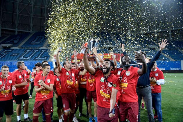 Bilder des Jahres 2020, Sport 08 August Sport Themen der Woche KW32 ROMANIA: Romanian Liga 1 - Universitatea Craiova - CFR Cluj, 03 August 2020, Players of CFR Cluj celebrate after the game of the 10th Round of the Romanian Liga 1 between Universitatea Craiova and CFR Cluj. 03 08 2020-Craiova, ROMANIA. Credit: Alex Nicodim IMAGO Images Copyright: xAlexxNicodimx