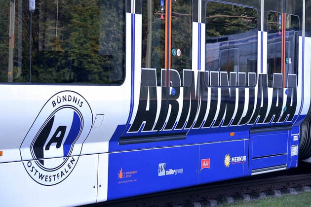 04-08-2020 pmk NC125372 Fussball Herren Bundesliga Saison 2020 2021 DSC Arminia Bielefeld Stadtbahn Buendnisbahn Ostwestfalen Jungfernfahrt