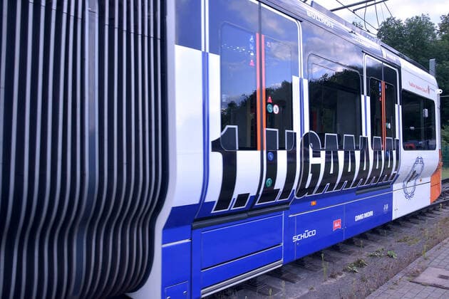 04-08-2020 pmk NC125482 Fussball Herren Bundesliga Saison 2020 2021 DSC Arminia Bielefeld Stadtbahn Buendnisbahn Ostwestfalen Jungfernfahrt
