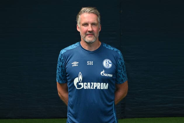 Torwarttrainer Simon Henzler; FC Schalke 04; 1.BL, Porträttermin 2020 2021 Gelsenkirchen Nordrhein-Westfalen Deutschland
