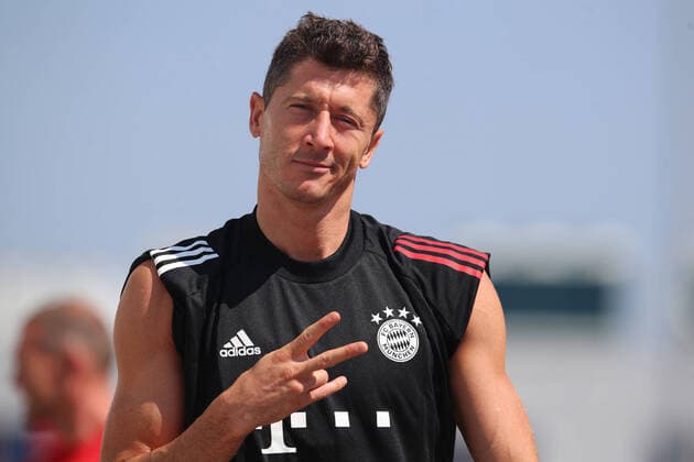Sport Bilder des Tages FC Bayern Muenchen Training And press conference, PK, Pressekonferenz MUNICH, GERMANY - AUGUST 07: Robert Lewandowski arrives for a Bayern Muenchen training session ahead of their UEFA Champions League round of 16 second leg match against Chelsea FC at Saebener Strasse training ground on August 07, 2020 in Munich, Germany. (Photo by M. Donato FC Bayern) (Photo by M. Donato FC Bayern) Munich Saebener Strasse training ground Bavaria Germany