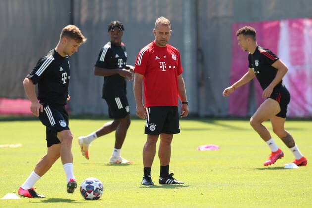 FC Bayern Muenchen Training And press conference, PK, Pressekonferenz MUNICH, GERMANY - AUGUST 07: Head coach Hansi Flick watches Joshua Kimmich during a Bayern Muenchen training session ahead of their UEFA Champions League round of 16 second leg match against Chelsea FC at Saebener Strasse training ground on August 07, 2020 in Munich, Germany. (Photo by M. Donato FC Bayern) Munich Saebener Strasse training ground Bavaria Germany