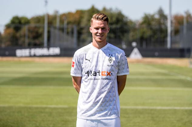 Nico Elvedi (BMG) Borussia Mönchengladbach Porträttermin 2020 2021 Porträt, Vorstellung, Präsentation, Pressetermin, Fußball, GER 07.08.2020, Fussball, Vorstellung, Präsentation, Pressetermin, Fußball, GER; 1. Bundesliga, Saison 2020 21, Moenchengladbach Foto: Moritz Müller Only for Editorial use
