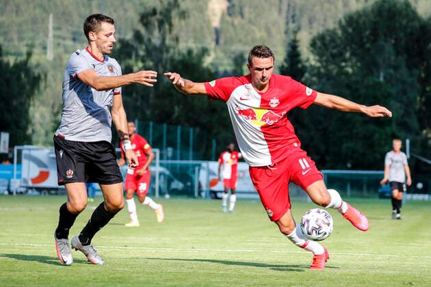 SOCCER - RBS vs Nice, test match ZELL AM SEE,AUSTRIA,08.AUG.20 - SOCCER - tipico Bundesliga, Ligue 1, Red Bull Salzburg vs OGC Nice, test match. Image shows Morgan Schneiderlin (Nice) and Smail Prevljak (RBS). GEPAxpictures xJasminxWalter