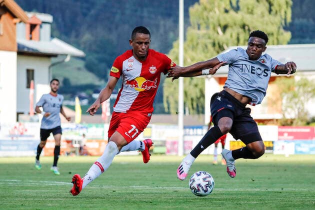 SOCCER - RBS vs Nice, test match ZELL AM SEE,AUSTRIA,08.AUG.20 - SOCCER - tipico Bundesliga, Ligue 1, Red Bull Salzburg vs OGC Nice, test match. Image shows Noah Okafor (RBS) and Alexis Claude-Maurice (Nice). GEPAxpictures xJasminxWalter