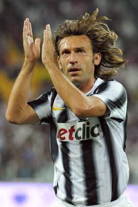 IPP20110921 Football - soccer: Serie A, Juventus Turin - FC Bologna, andrea pirlo batte le mani ai tifosi (Verwendung nur in Deutschland - GERMANY ONLY) *** IPP20110921 Football soccer Serie A, Juventus Turin FC Bologna, andrea pirlo batte le mani ai tifosi Use only in Germany GERMANY ONLY 