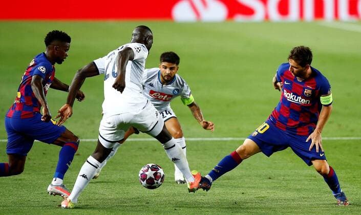 Bilder des Jahres 2020, Sport 08 August Sport Themen der Woche KW32 FC Barcelona, Barca s Leo Messi (R) in action against SCC Roma s Kalidou Koulibaly (2-L) during the Champions League last 16 second leg match between FC Barcelona and SCC Napoli at Camp Nou, Barcelona, northern Spain 08 August 2020. FC Barcelona vs SCC Napoli !ACHTUNG: NUR REDAKTIONELLE NUTZUNG!  Copyright: xEnricxFontcubertax GRAFCAT576 20200808-637325227909319404