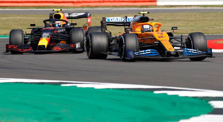 Motorsports: FIA Formula One World Championship, WM, Weltmeisterschaft 2020, Grand Prix of 70th Anniversary Motorsports: FIA Formula One World Championship 2020, Grand Prix of 70th Anniversary, 4 Lando Norris (GBR, McLaren F1 Team), 23 Alexander Albon (THA, Aston Martin Red Bull Racing),