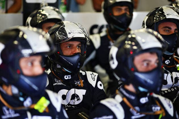 Motorsports: FIA Formula One World Championship, WM, Weltmeisterschaft 2020, Grand Prix of 70th Anniversary Motorsports: FIA Formula One World Championship 2020, Grand Prix of 70th Anniversary, Mechanic of Scuderia AlphaTauri Honda