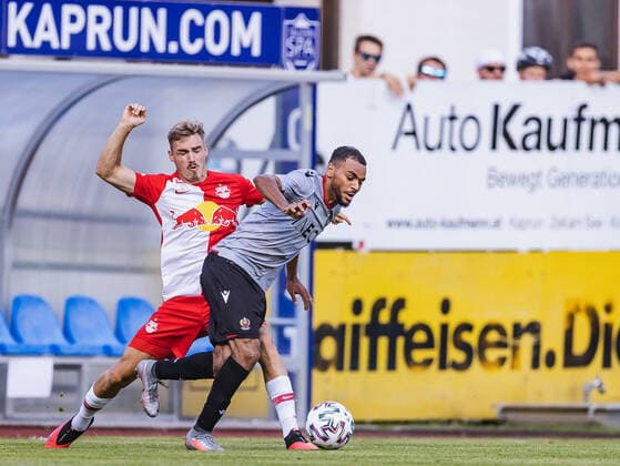 08.08.2020, Alois Latini Stadion, Zell am See, AUT, Testspiel, FC Red Bull Salzburg vs OGC Nizza, im Bild Peter Pokorny (FC Red Bull Salzburg), Alexis Claude Maurice (OGC Nice) during the Friendly Football Match between FC Red Bull Salzburg and OGC Nizza at the Alois Latini Stadion, Zell am See, Austria on 2020 08 08. Zell am See